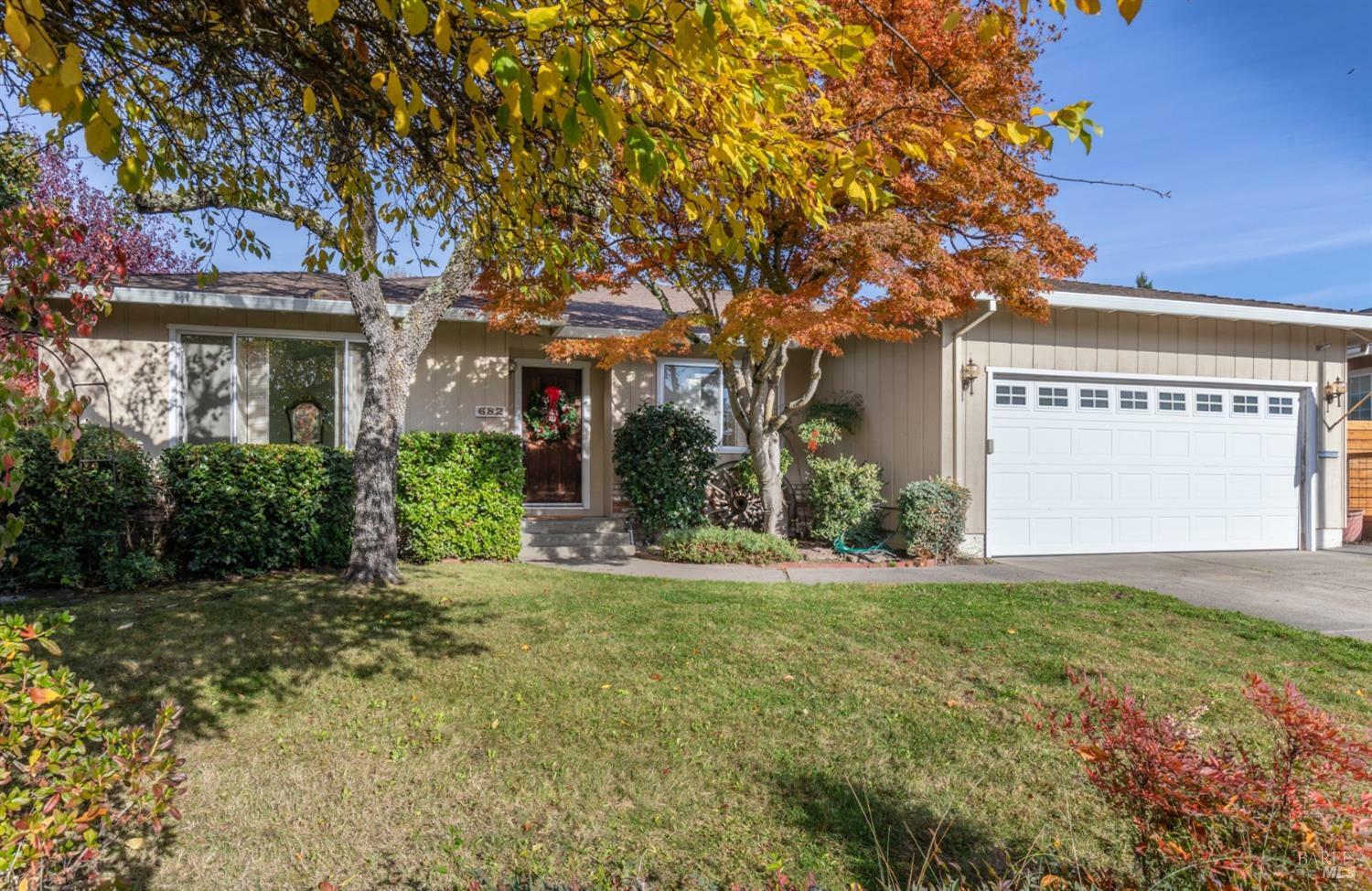 Property Photo:  682 Avenue Del Oro  CA 95476 