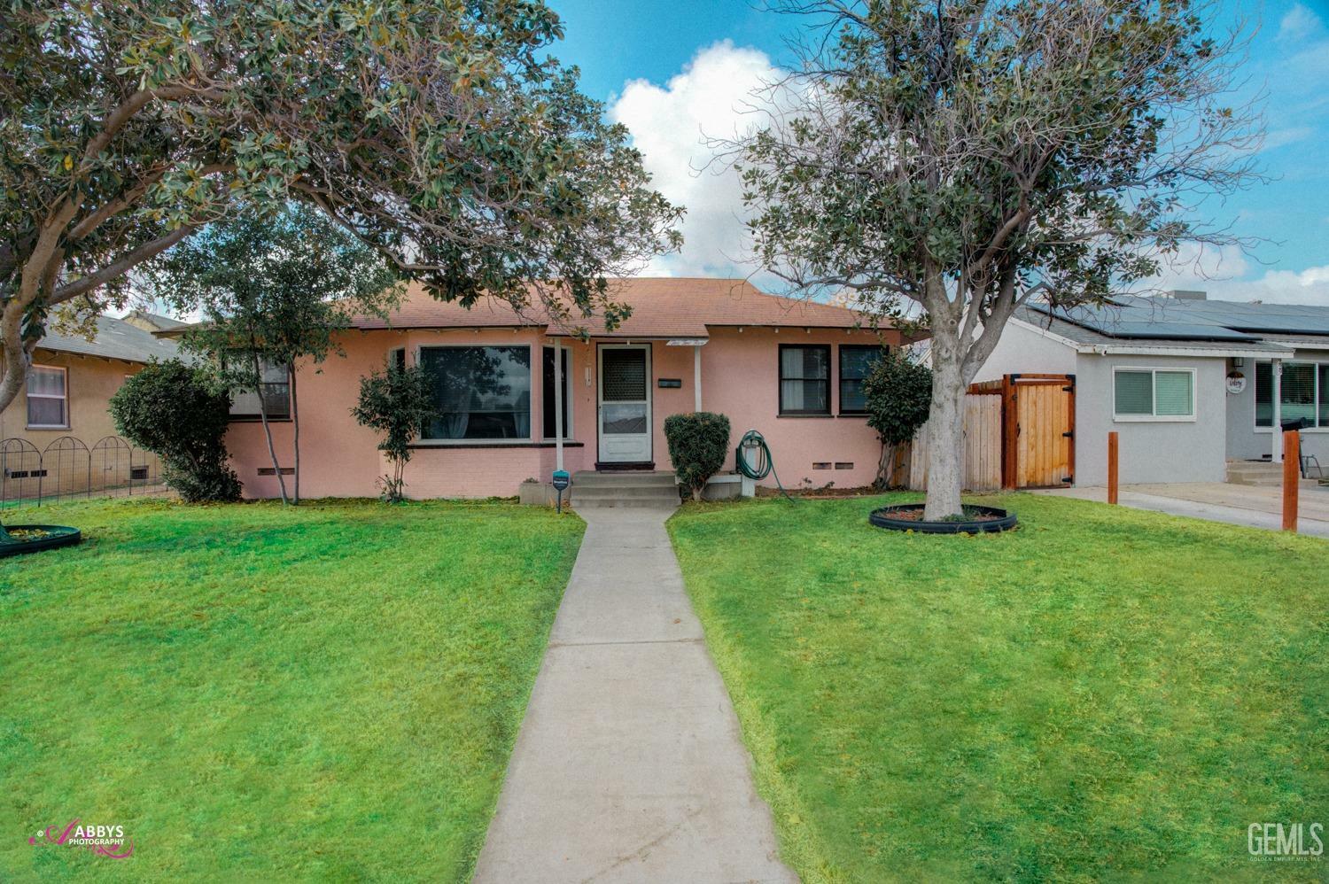 Property Photo:  225 Oakdale Drive  CA 93309 