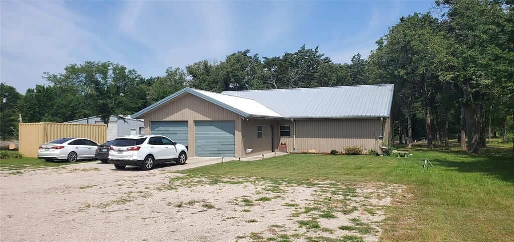 Property Photo: 124 Lcr 421 TX 76642
