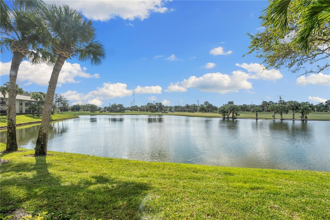 Property Photo:  4 Plantation Drive 106  FL 32966 