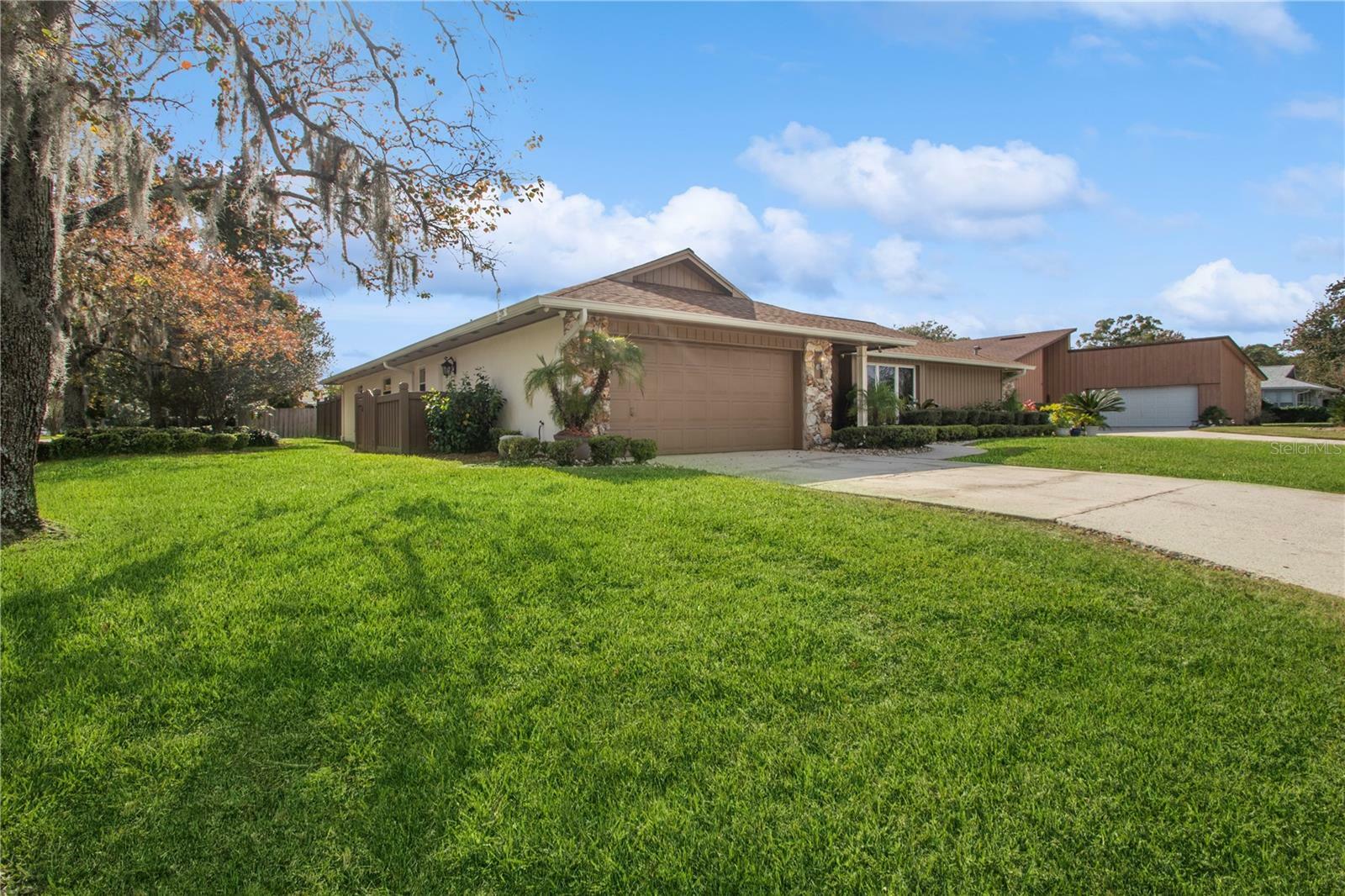 Property Photo:  230 W Berkshire Circle  FL 32779 