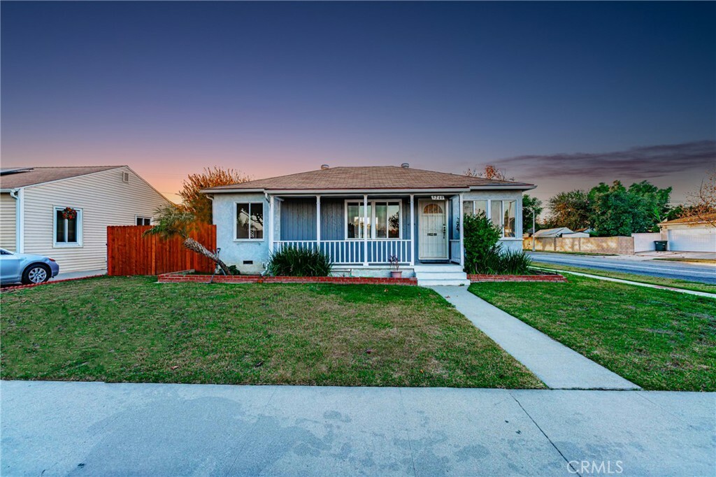 Property Photo:  5249 Bellflower Boulevard  CA 90713 