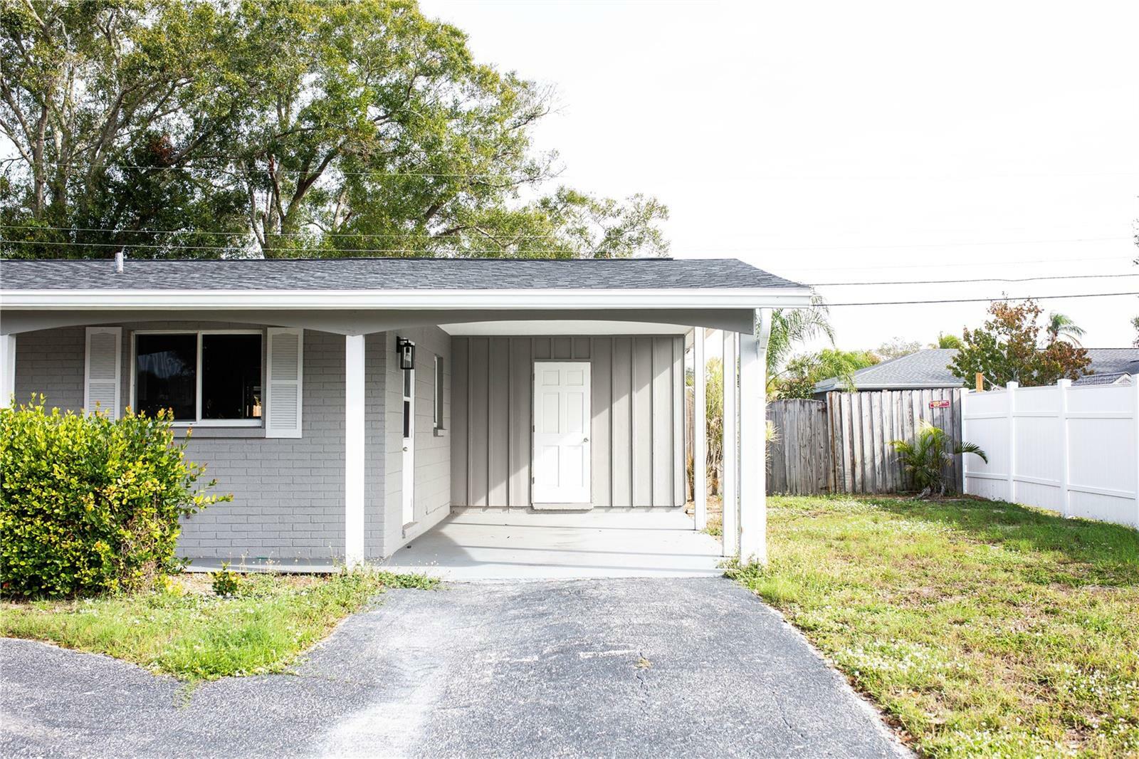 Property Photo:  2415 S Tuttle Avenue  FL 34239 