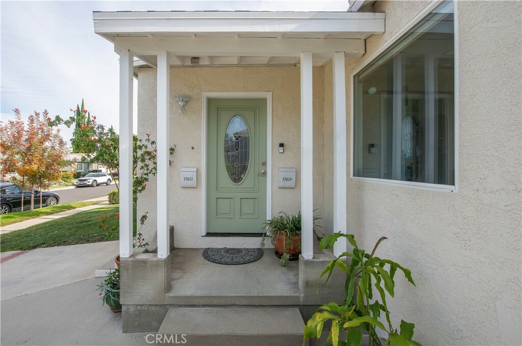 Property Photo:  17622 Bromley Street  CA 91316 