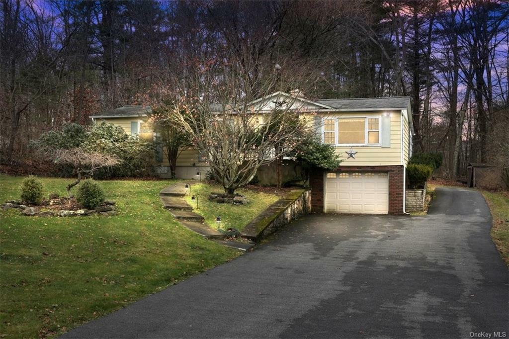 Property Photo:  862 Bloomingburg Road  NY 12721 