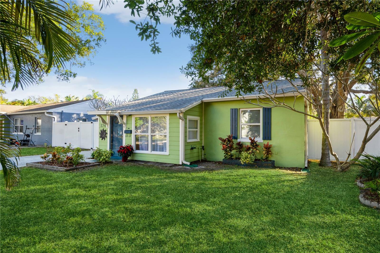 Property Photo: 124 42nd Avenue NE FL 33703
