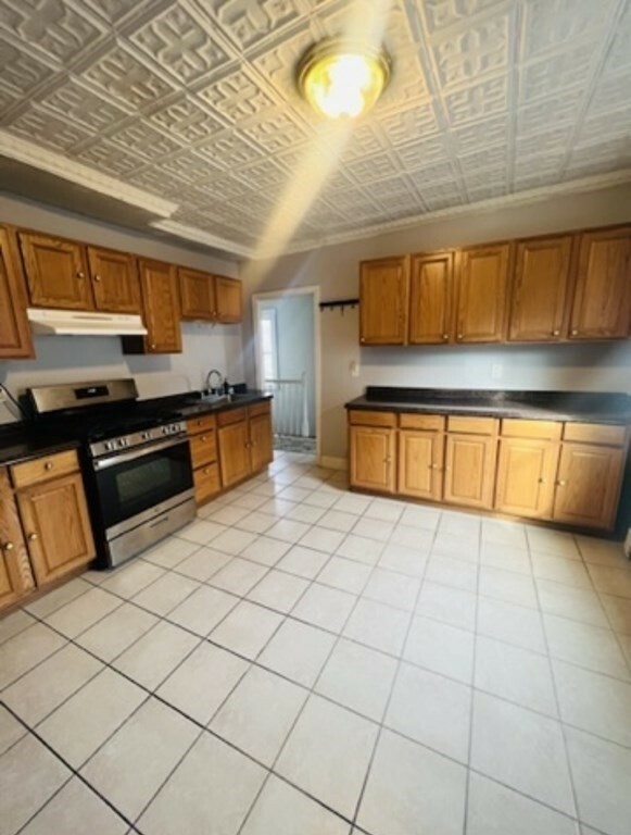 Property Photo: 39 Montrose St 1R MA 02143