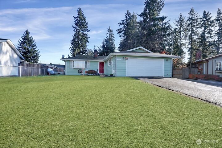 House for sale in Spanaway 22113 43rd Avenue E, Spanaway, WA 98387