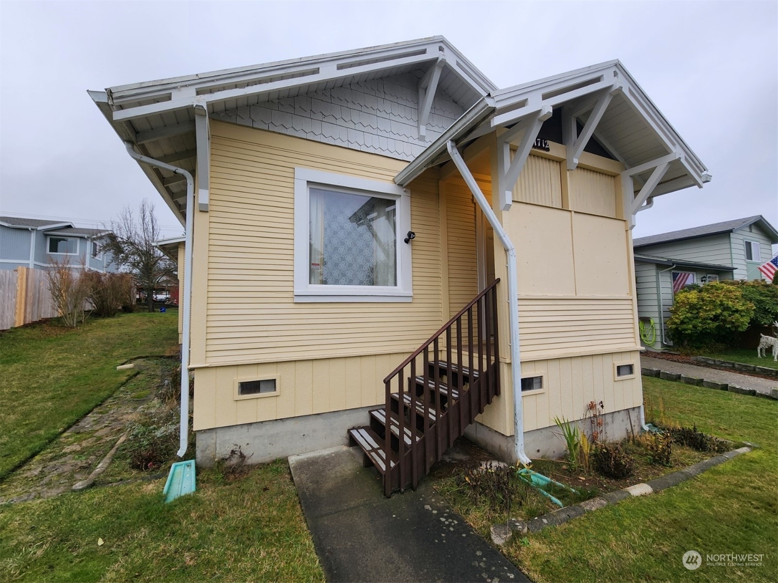 Property Photo:  1712 W 5th Street  WA 98363 