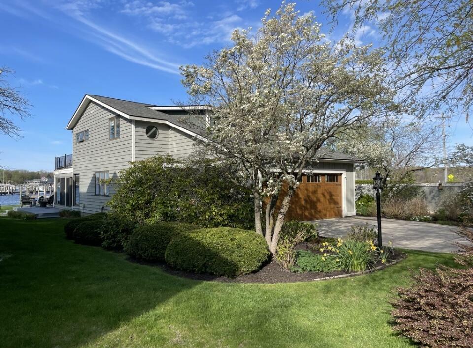 Property Photo:  1746 Waukazoo Drive  MI 49424 