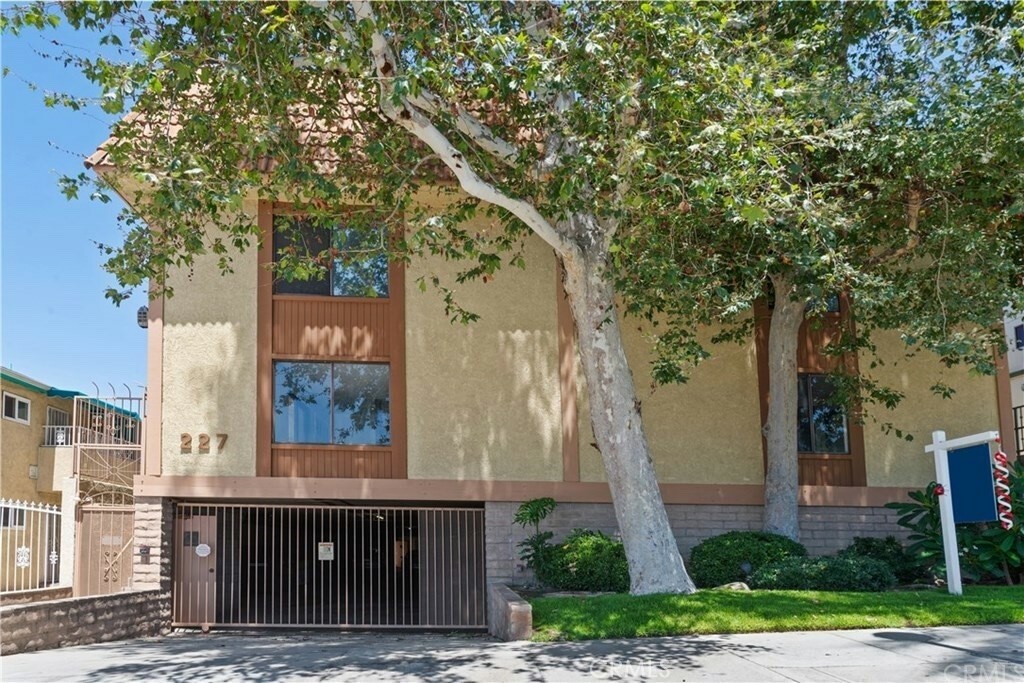 Property Photo:  227 E Burbank Boulevard B  CA 91502 