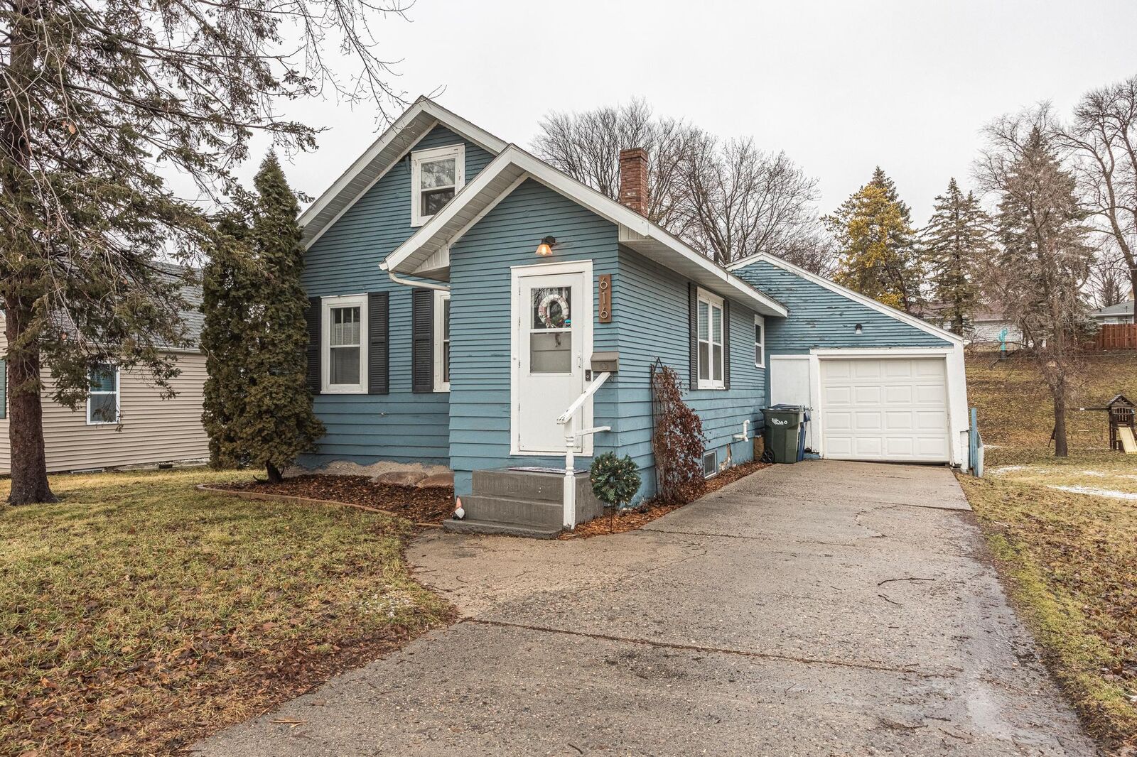 Property Photo: 616 W Spruce MN 56537