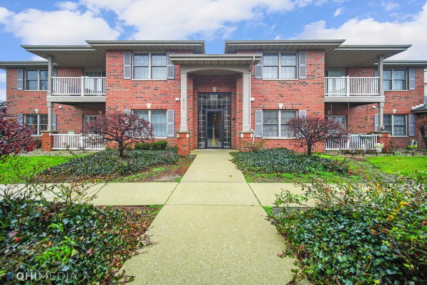 Property Photo: 630 Cambridge Court 2B IN 46321