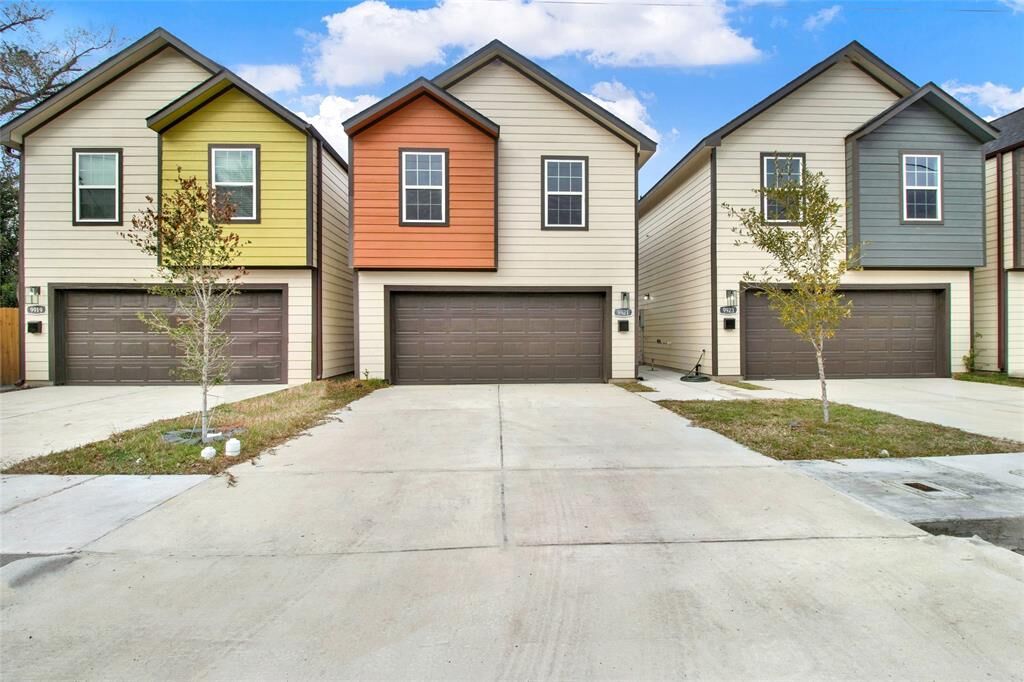 Property Photo: 9929 Lanewell TX 77029