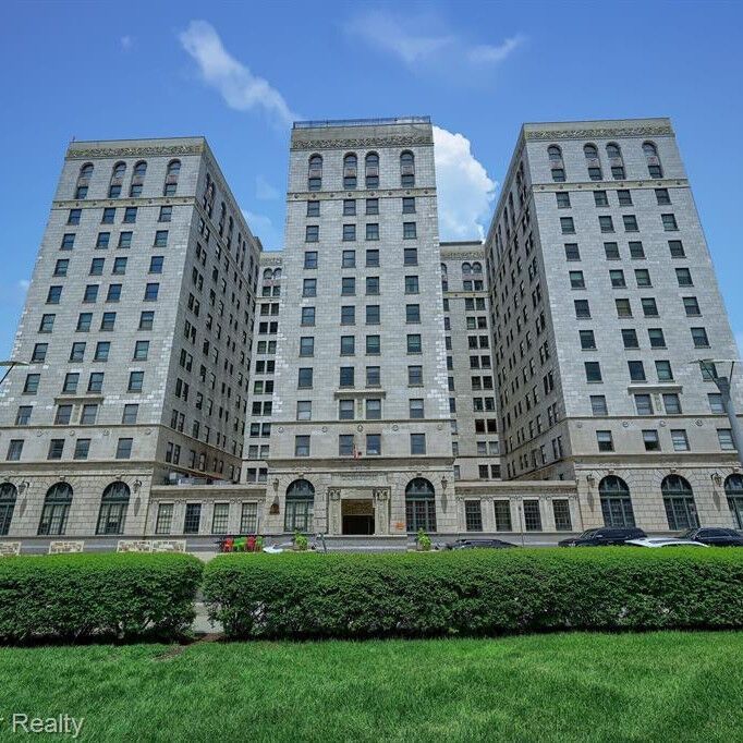 15 E Kirby Street  Detroit MI 48202 photo