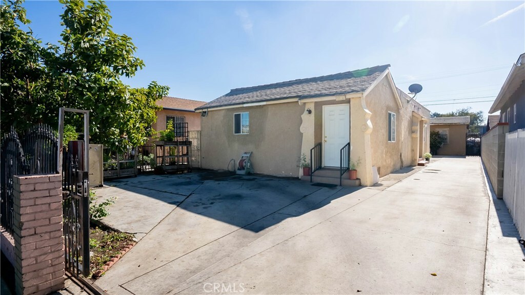 Property Photo:  1130 W 58th Place  CA 90044 