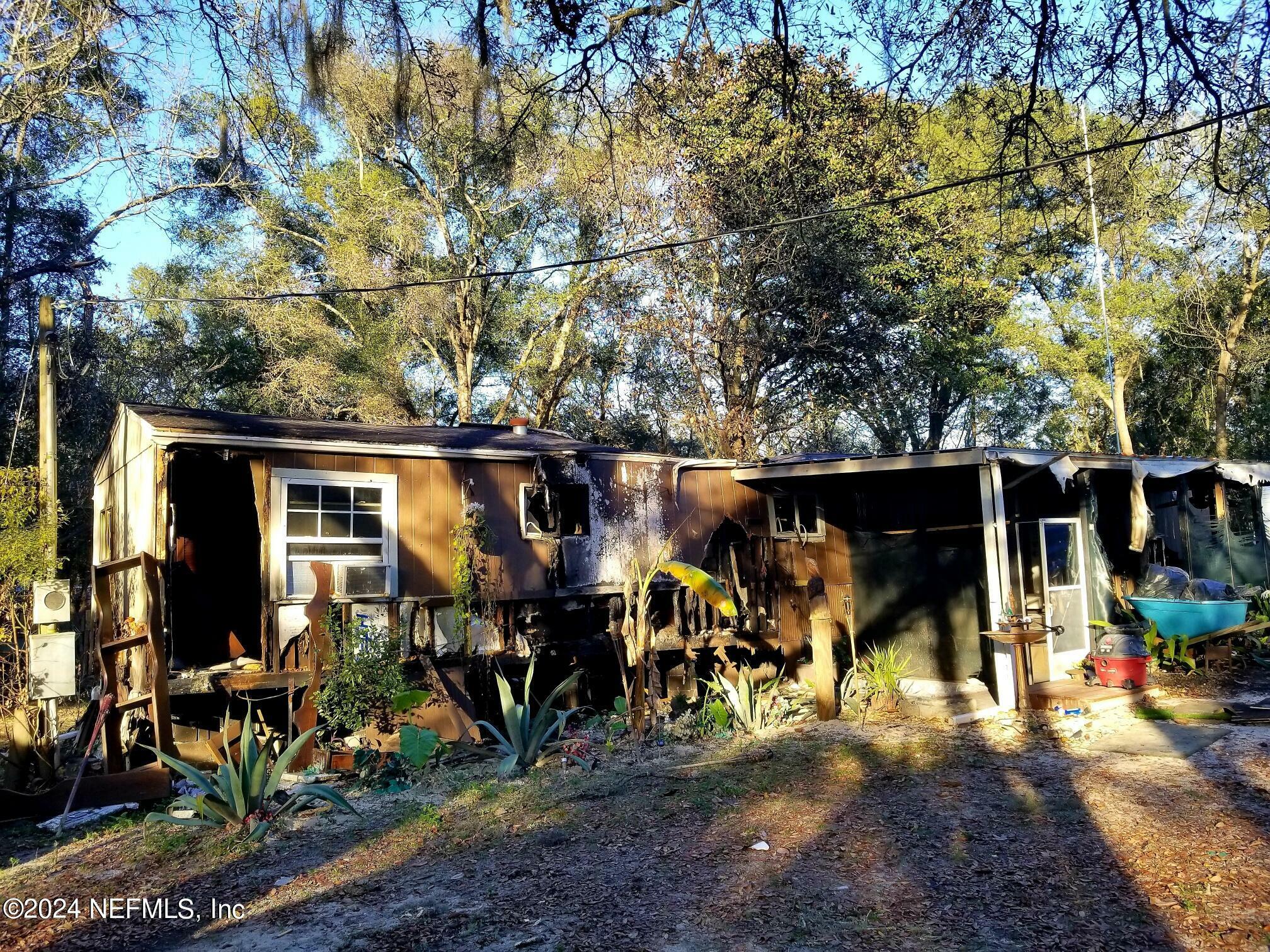 Property Photo: 124 S Edgeline Road FL 32189