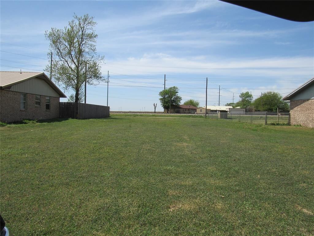Property Photo: 1712 Scott Street OK 73521