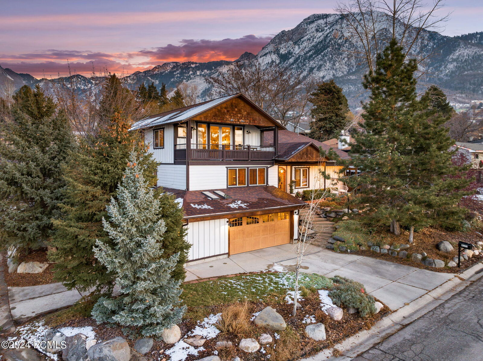 Property Photo: 4323 S Diana Way UT 84124