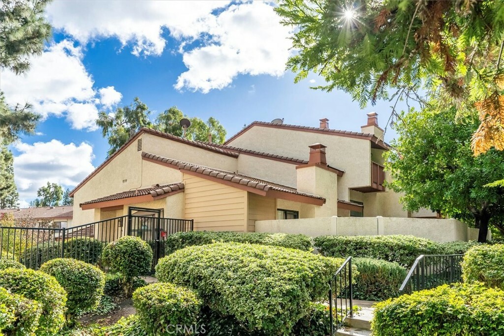 5720 Owensmouth Avenue 170  Woodland Hills CA 91367 photo