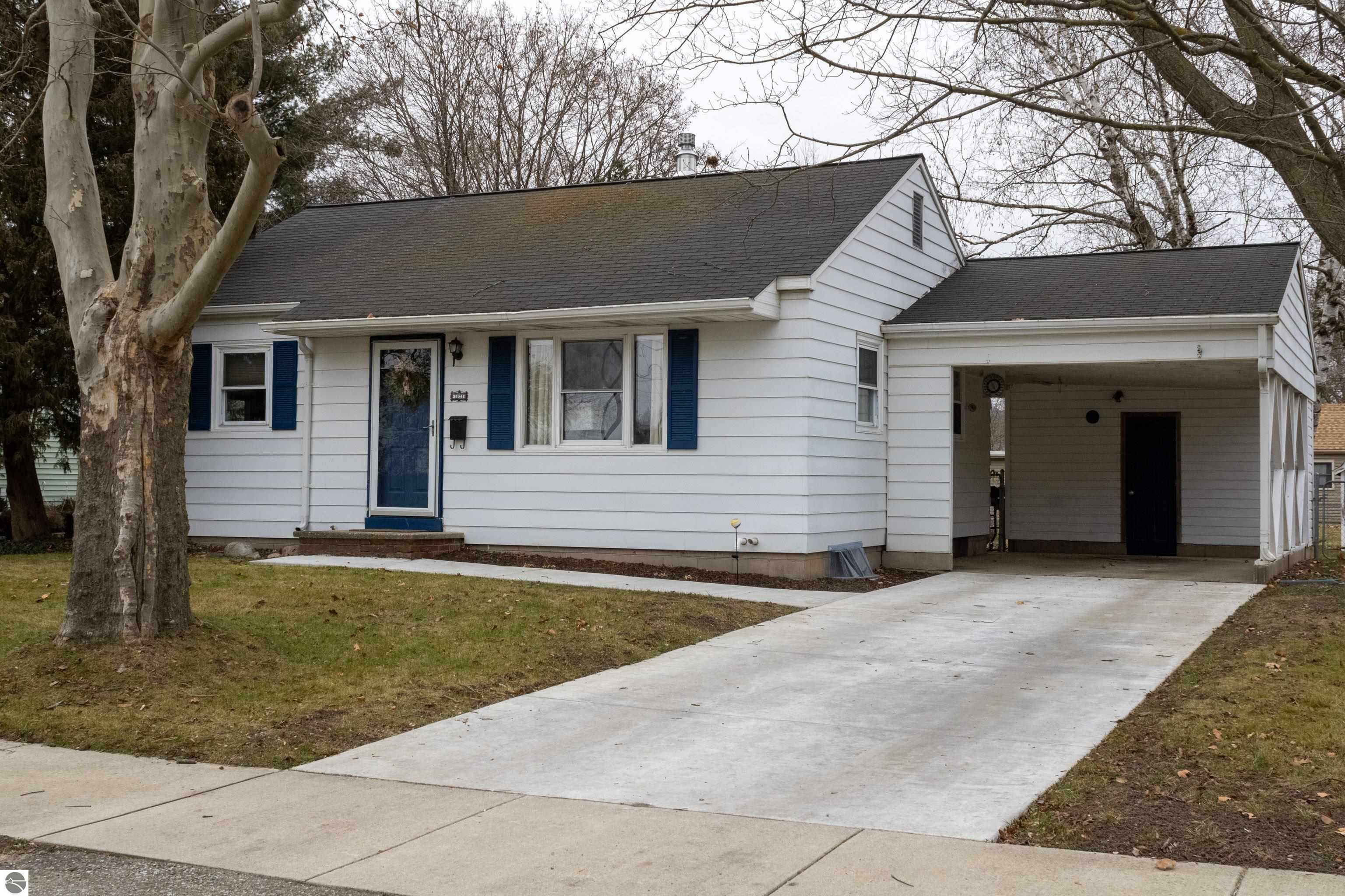 Property Photo:  1023 S Anna Street  MI 48858 