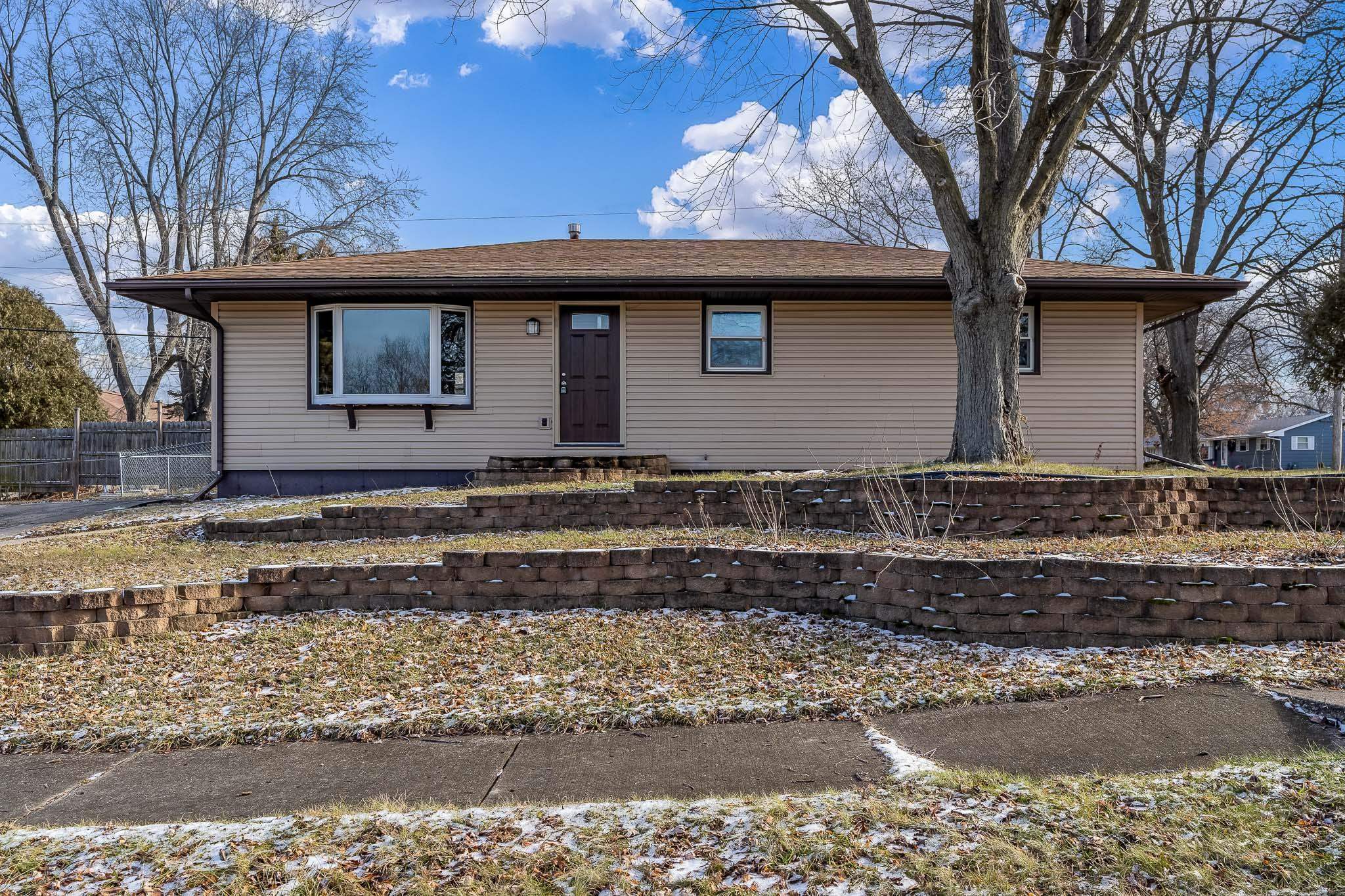 Property Photo:  4720 Orchard Avenue  IL 61108 