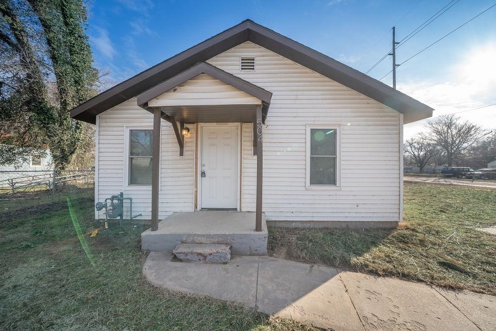 Property Photo:  504 N Doris St  KS 67212 