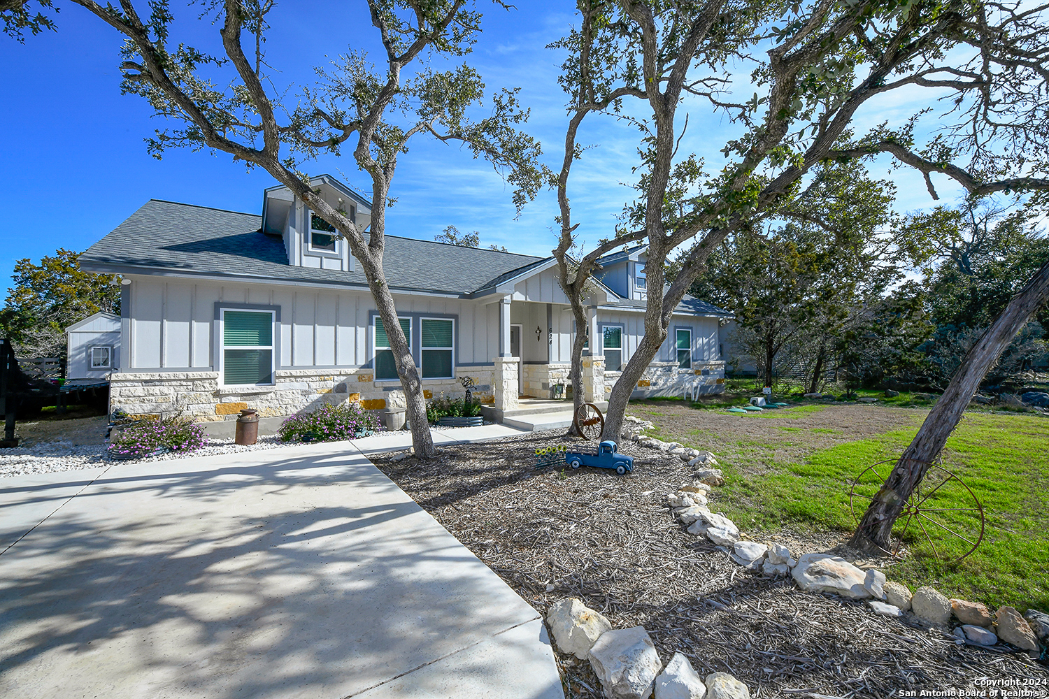 Property Photo:  624 Jonquil Dr  TX 78070 