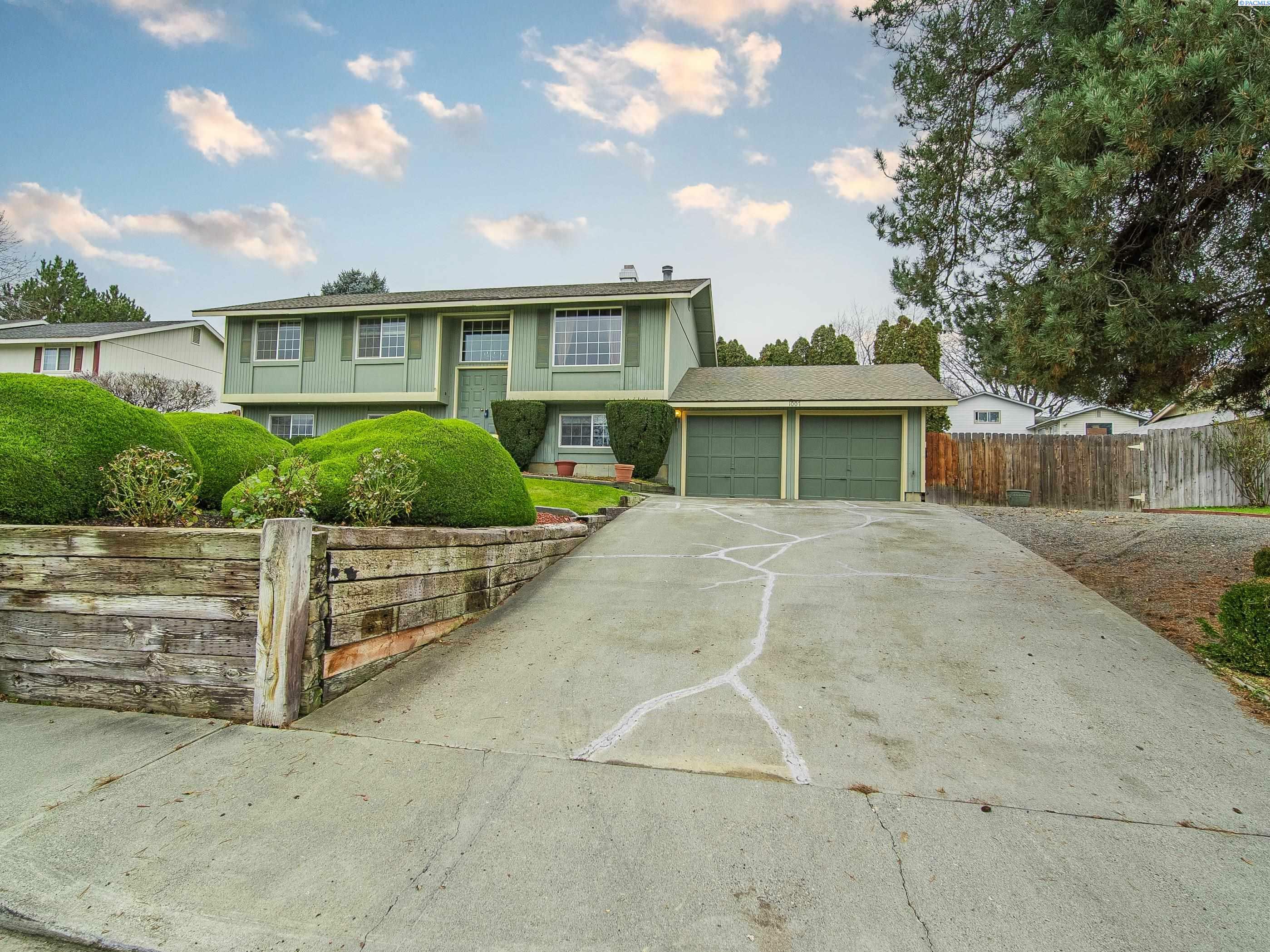 Property Photo:  1007 W 14th Ave  WA 99337 