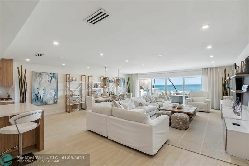 Property Photo: 1173 Hillsboro Mile Unit 2 Building 1 FL 33062