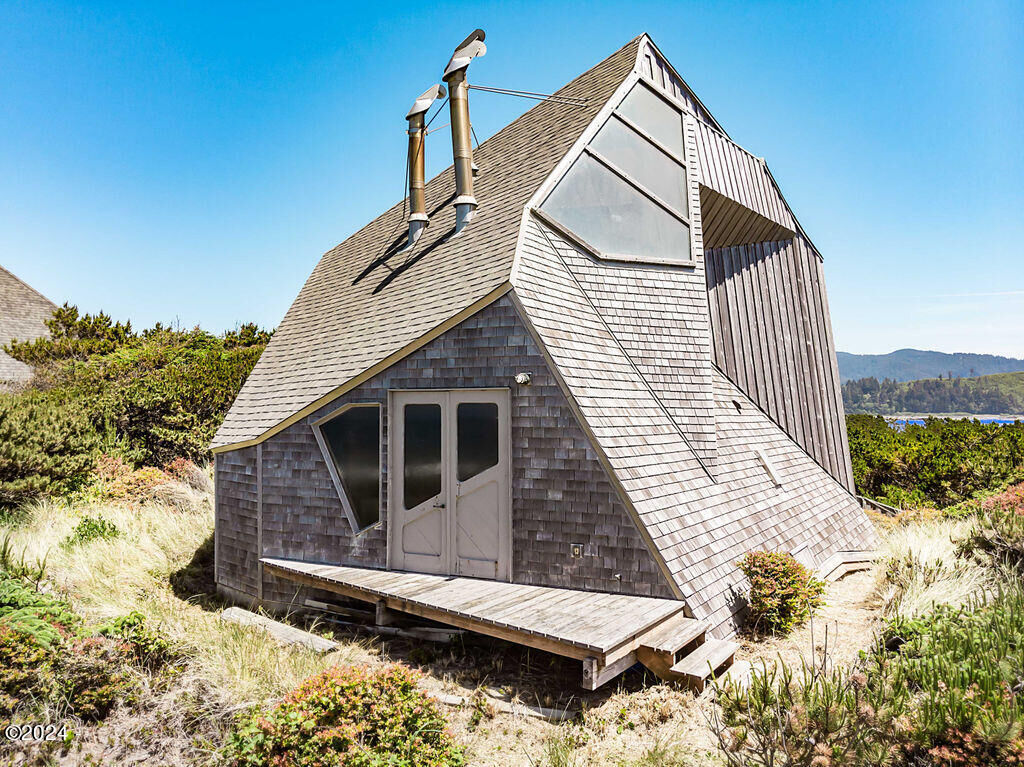 Property Photo: 321 Salishan Dr OR 97388