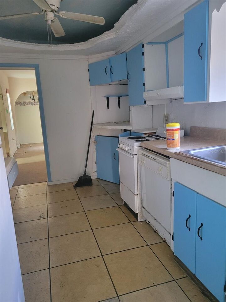 Property Photo: 1918 Overbrook Avenue FL 33755