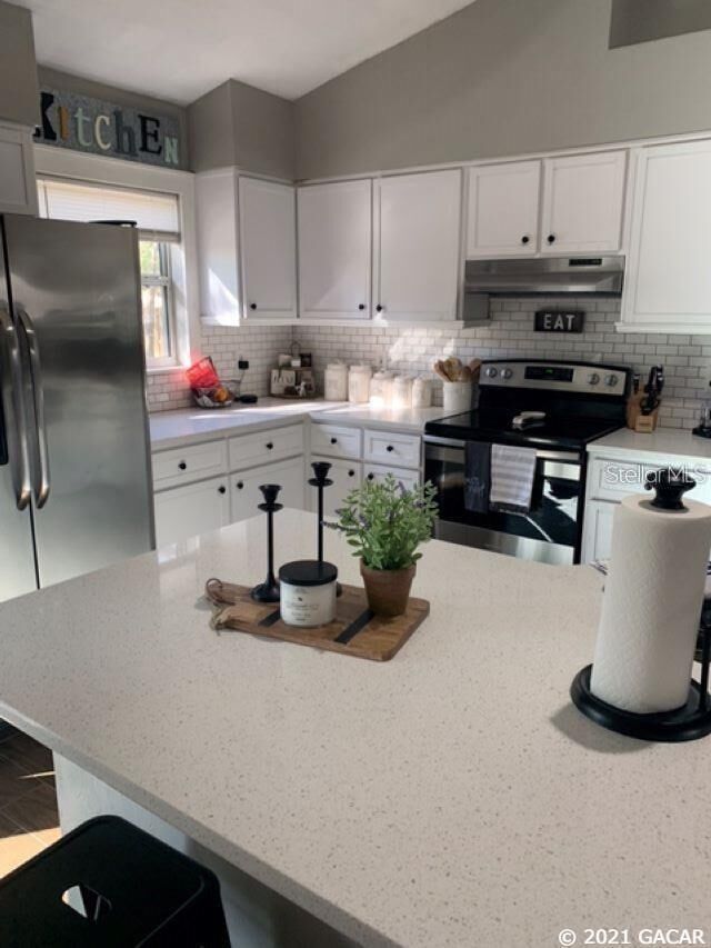 Property Photo: 10723 SW 83rd Place FL 32608