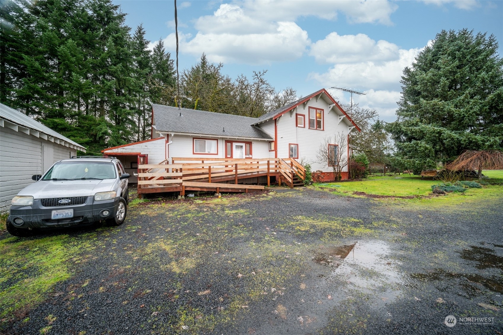 Property Photo:  225 Nikula Road  WA 98596 