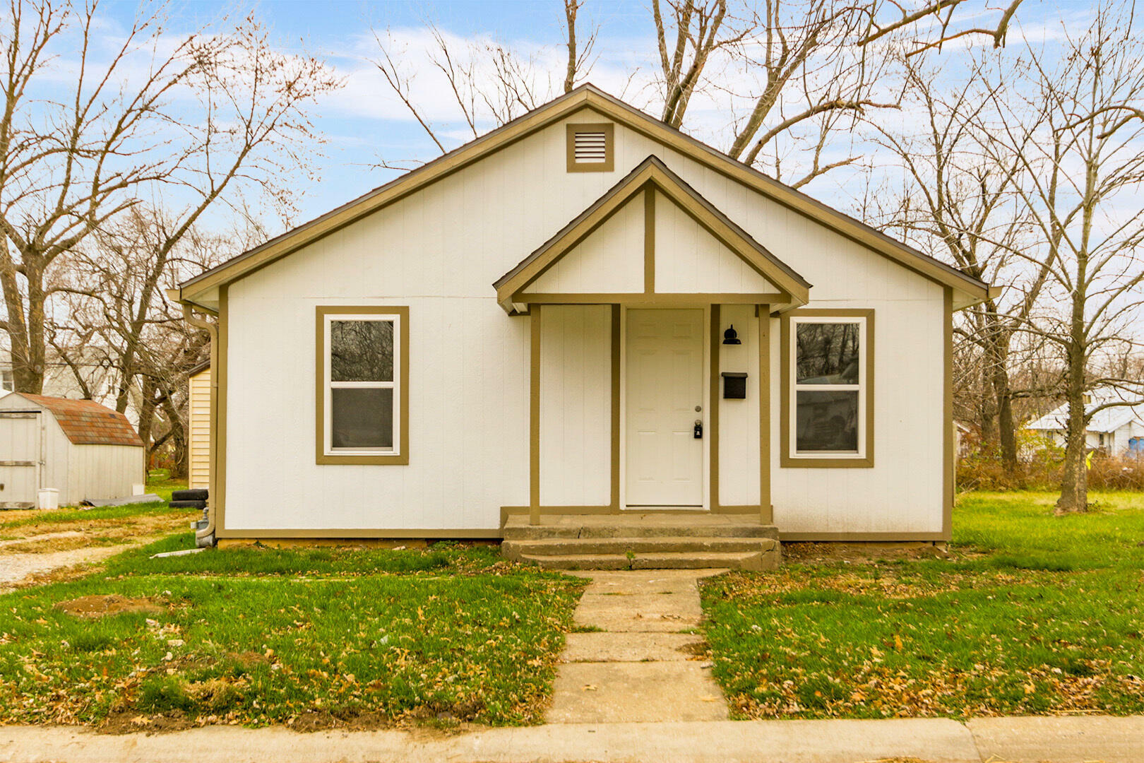 Property Photo:  1412 N Olive St  MO 65265 