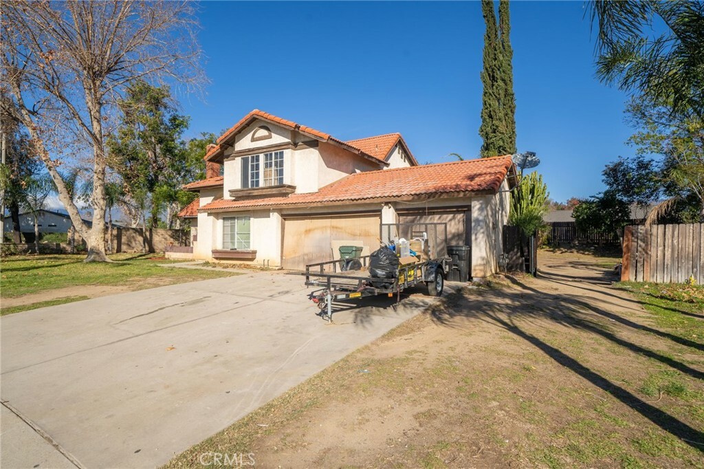 Property Photo:  2397 N Apple Avenue  CA 92377 