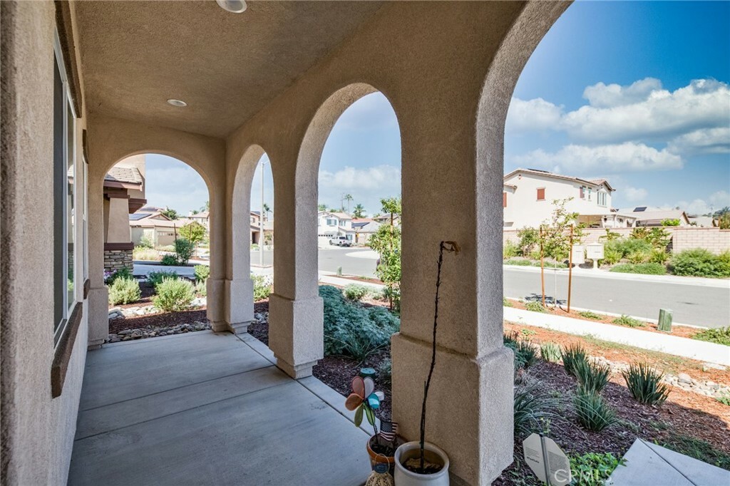 Property Photo:  24047 Dusty Trail Way  CA 92587 