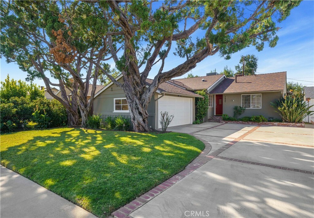 Property Photo:  7445 Mammoth Avenue  CA 91405 