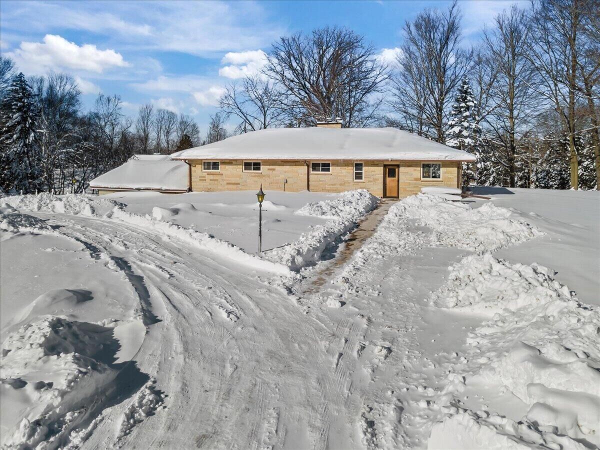 Property Photo:  798 Riverview Dr  WI 53095 