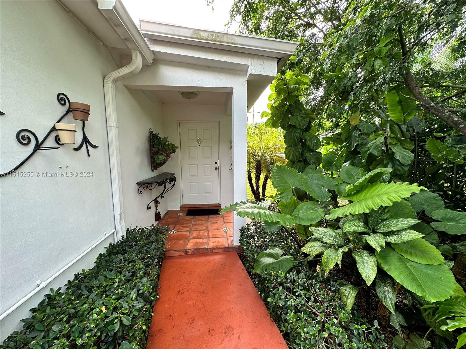 Property Photo:  8940 SW 75th St  FL 33173 