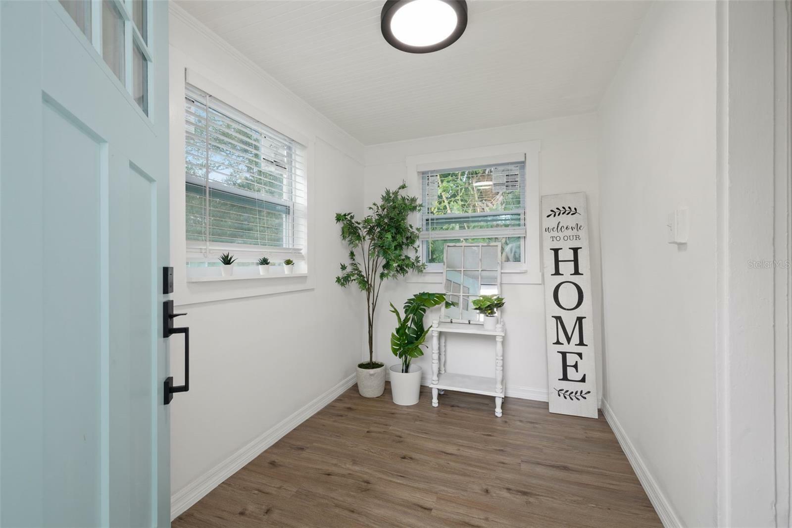 Property Photo: 2121 16th Avenue S FL 33712