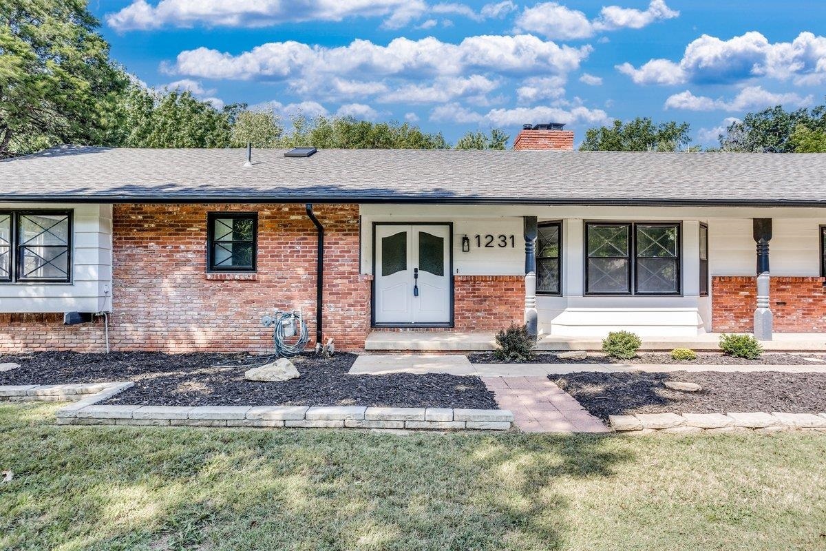 Property Photo:  1231 S Fieldcrest St  KS 67209 