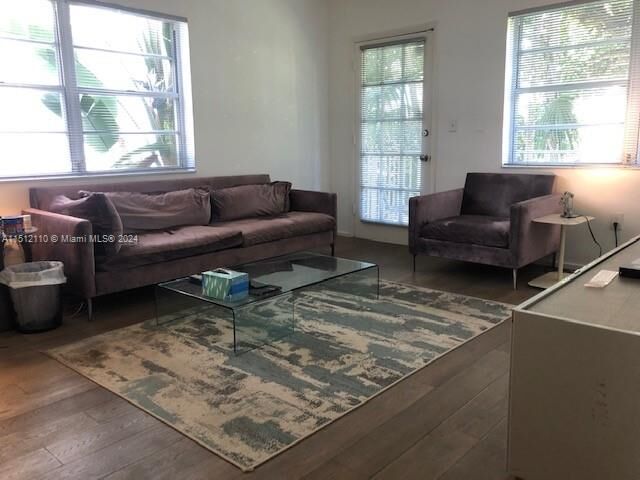 Property Photo: 911 Meridian Ave 101 FL 33139