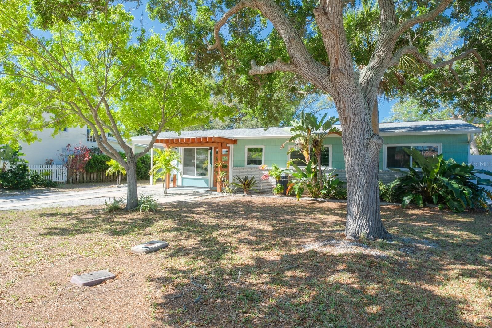 Property Photo:  3962 Poinsettia Drive  FL 33706 