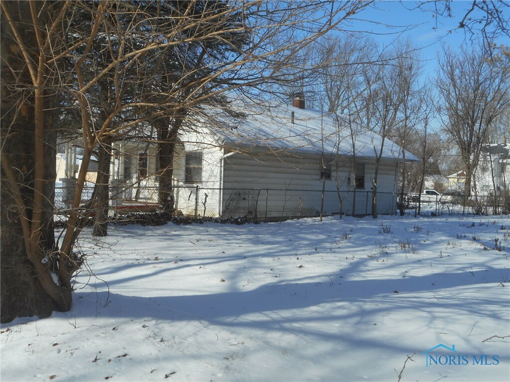 Property Photo:  1115 Ironwood Avenue  OH 43605 