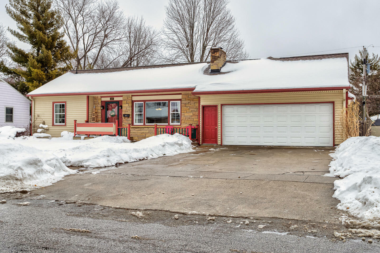 Property Photo:  1406 Curtiss Avenue  IA 50010 