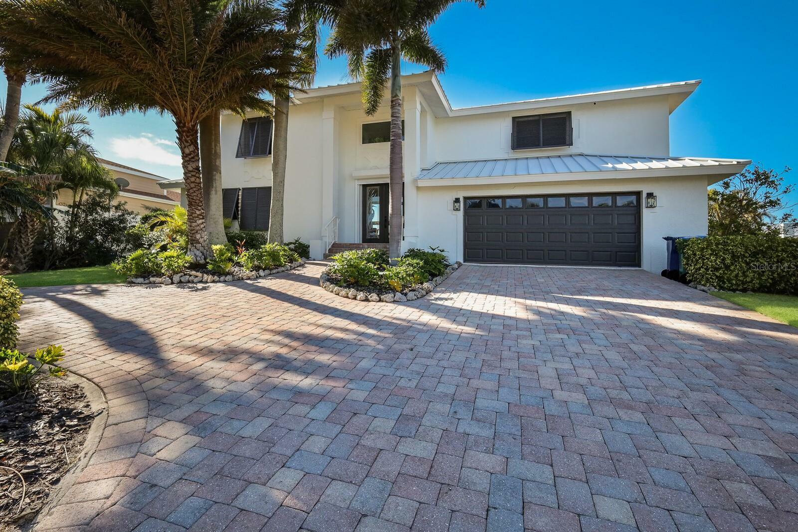 Property Photo:  613 Ivanhoe Lane  FL 34217 