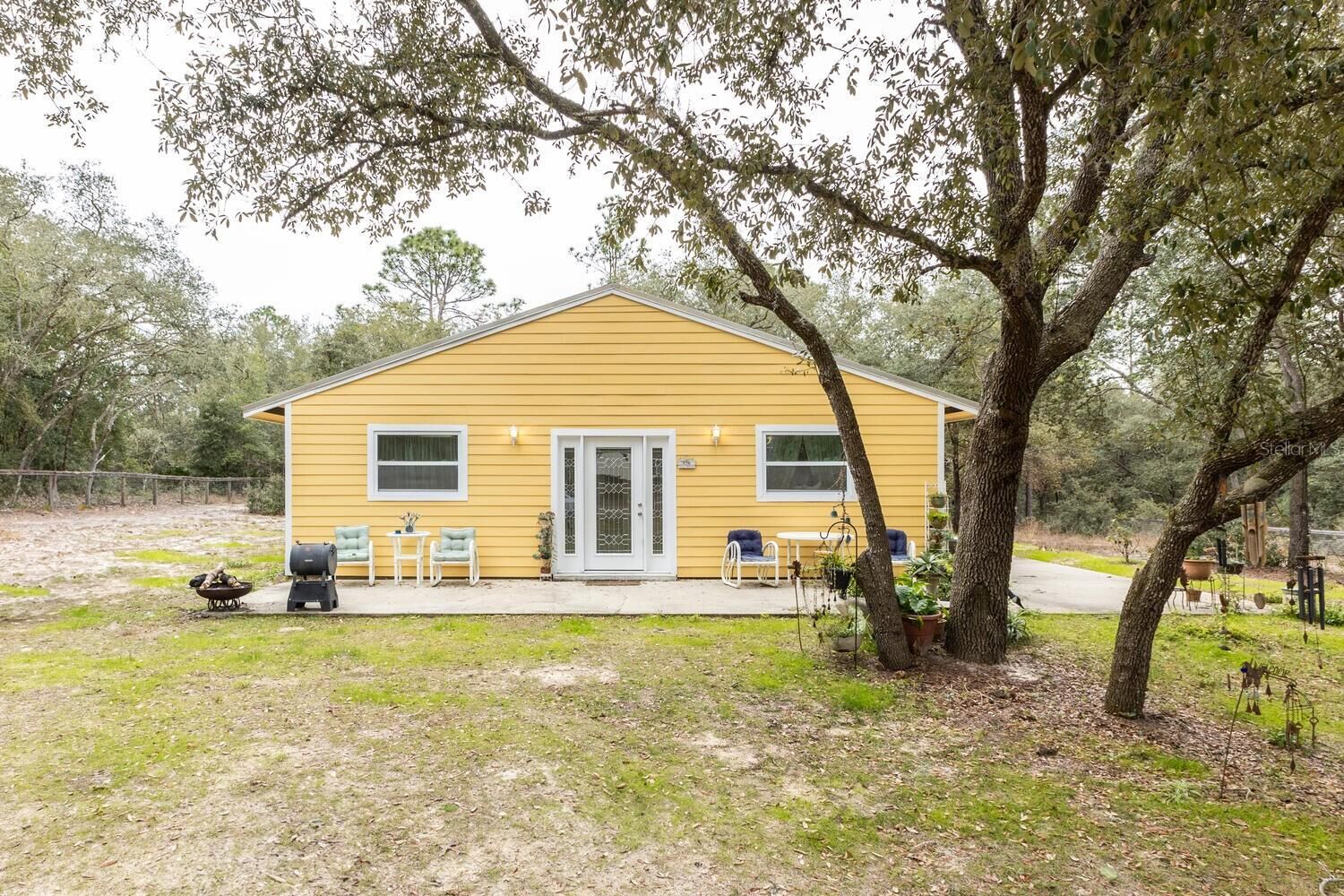 Property Photo:  10431 NE 86 Street  FL 32621 