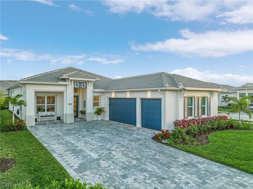 Property Photo:  9055 Redonda Drive  FL 34114 