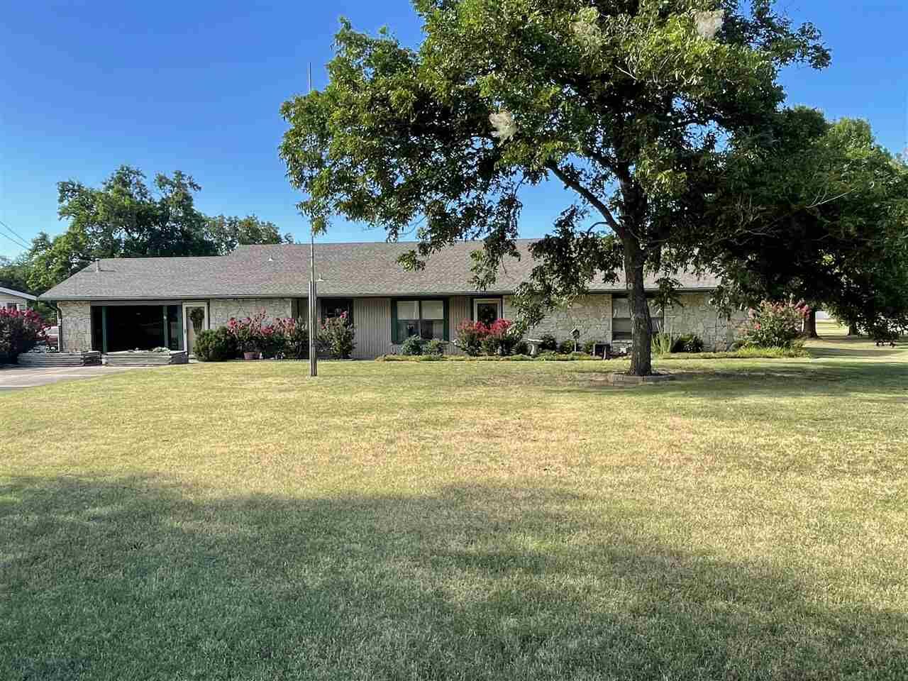 Property Photo:  5431 Lake Rd  OK 74604 
